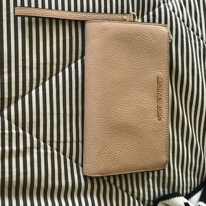 Used: good condition 
Michael kors phone wallet